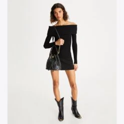 Tory Burch Large Fleming Soft Bucket Bag -Chic Style Shop Large20Fleming20Soft20Bucket20Bag.TB 142564 001 20221111 OMADD.pdp 1200x1200 1