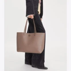 Tory Burch McGraw Tote 22 Tory Burch McGraw Tote -Chic Style Shop McGraw20Tote.TB 152221 963 20230711 OMACC.pdp 1200x1200 1