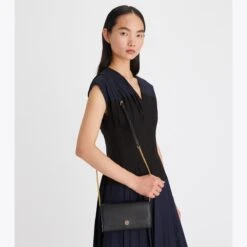 Tory Burch Robinson Chain Wallet -Chic Style Shop Robinson20Chain20Wallet.TB 137152 001 20230215 OMACC.pdp 1200x1200 1