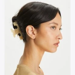 Tory Burch Serif-T Hair Clip -Chic Style Shop Serif T20Hair20Clip.TB 144821 100 20230410 OMACC.pdp 1200x1200 1