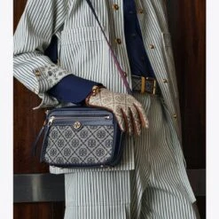 Tory Burch T Monogram Gloves -Chic Style Shop T20Monogram20Gloves.TB Editorial Shoot 20210114 EOML 058.pdp 1200x1200 1