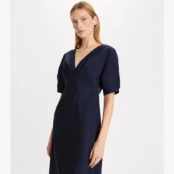 Tory Burch V-Neck Tech Poplin Dress 8 Tory Burch V-Neck Tech Poplin Dress -Chic Style Shop V Neck20Tech20Poplin20Dress.TB 153823 408 20230710 OMDET.pdp 1200x1200 1